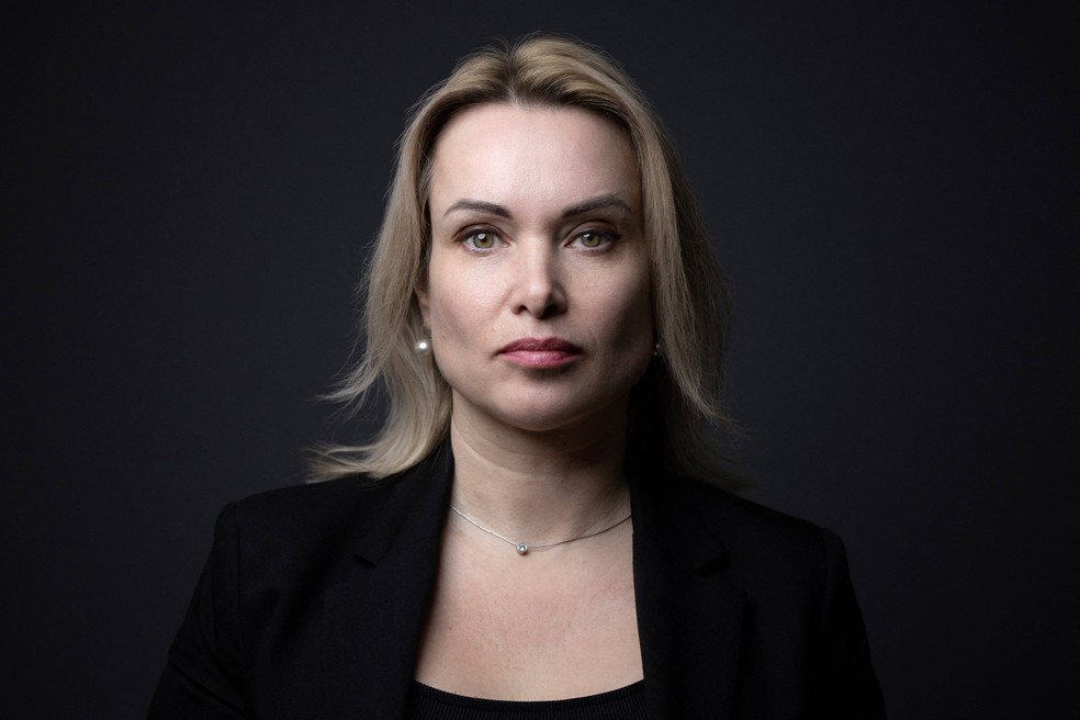 Jornalista russa escapou da Rússia com a filha ao ser colocada em lista de foragidos — Foto: JOEL SAGET / AFP