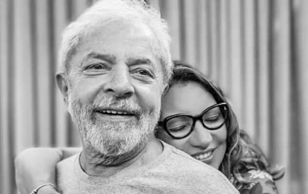 O ex-presidente Luiz Inácio Lula da Silva e a socióloga Rosângela da Silva, conhecida como Janja. Os dois se casam nesta quarta-feira (18) — Foto: Ricardo Stuckert
