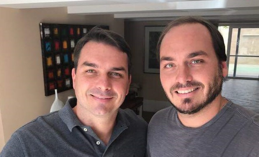 Flávio Bolsonaro rebate críticas de Carlos à propaganda do partido do pai: 'Para mim, foram perfeitas'