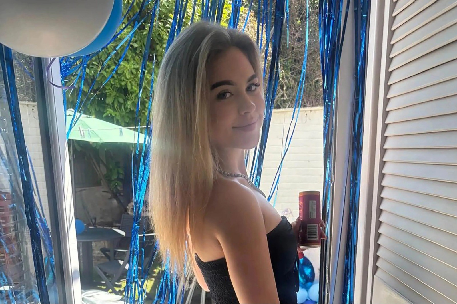 Jovem de 20 anos morre em acidente com três veículos no Reino Unido; família presta homenagem - QTU Questões do Universo