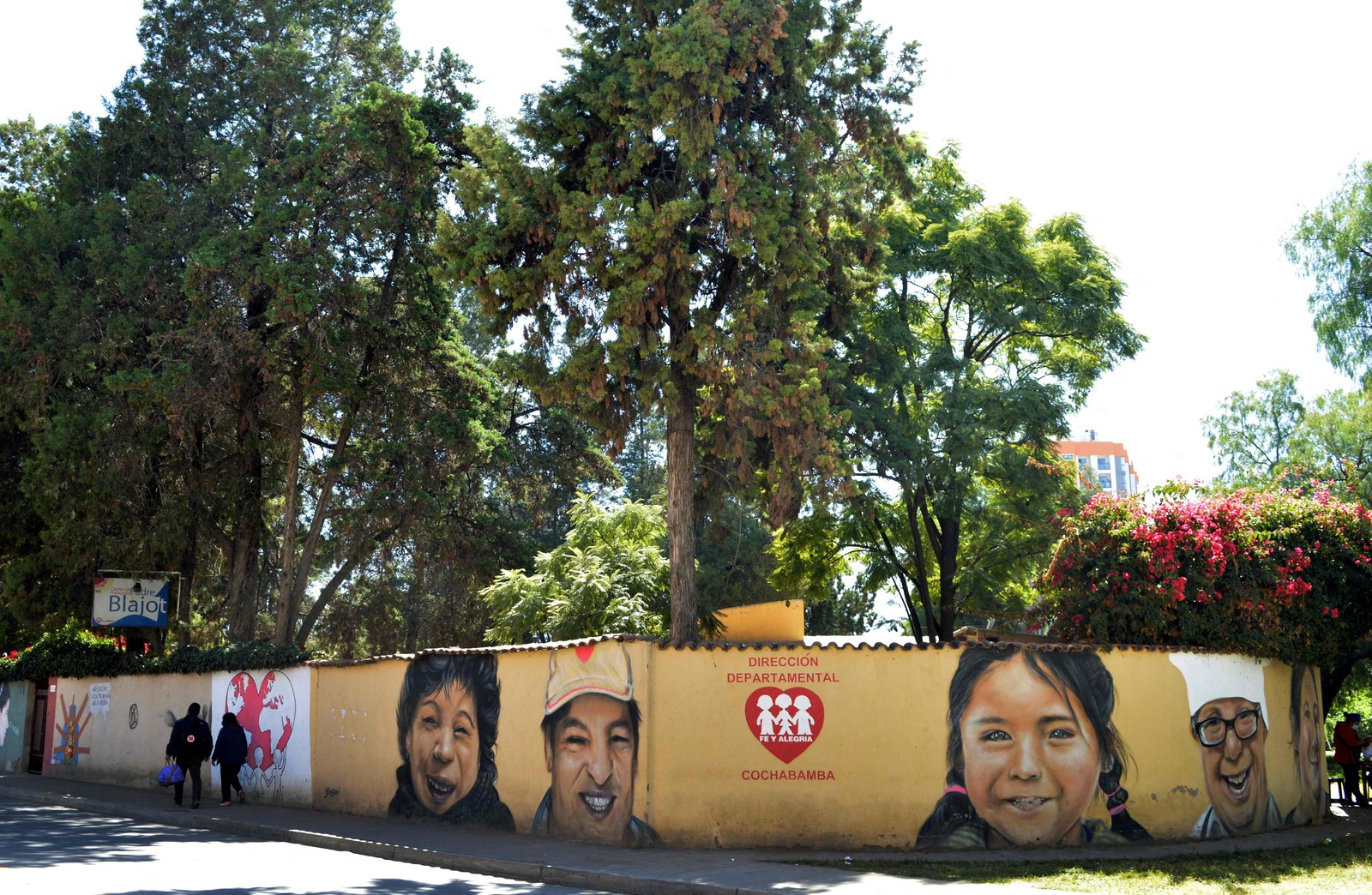 Vista das dependências da escola Juan XXIII, em Cochabamba, Bolívia, — Foto: FERNANDO CARTAGENA/AFP