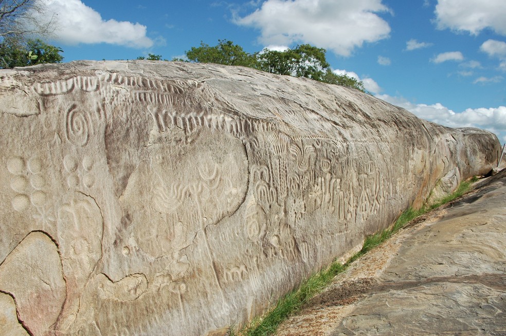 As Itacoatiaras de Ingá, no Agreste da Paraíba: conjunto de pedras apresenta arte rupestre de milhares de anos — Foto: Reprodução / Wikimedia Commons