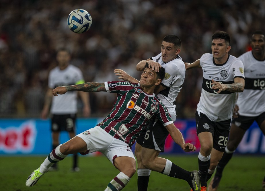 Flamengo supera retranca, vence o Olimpia e garante vantagem por