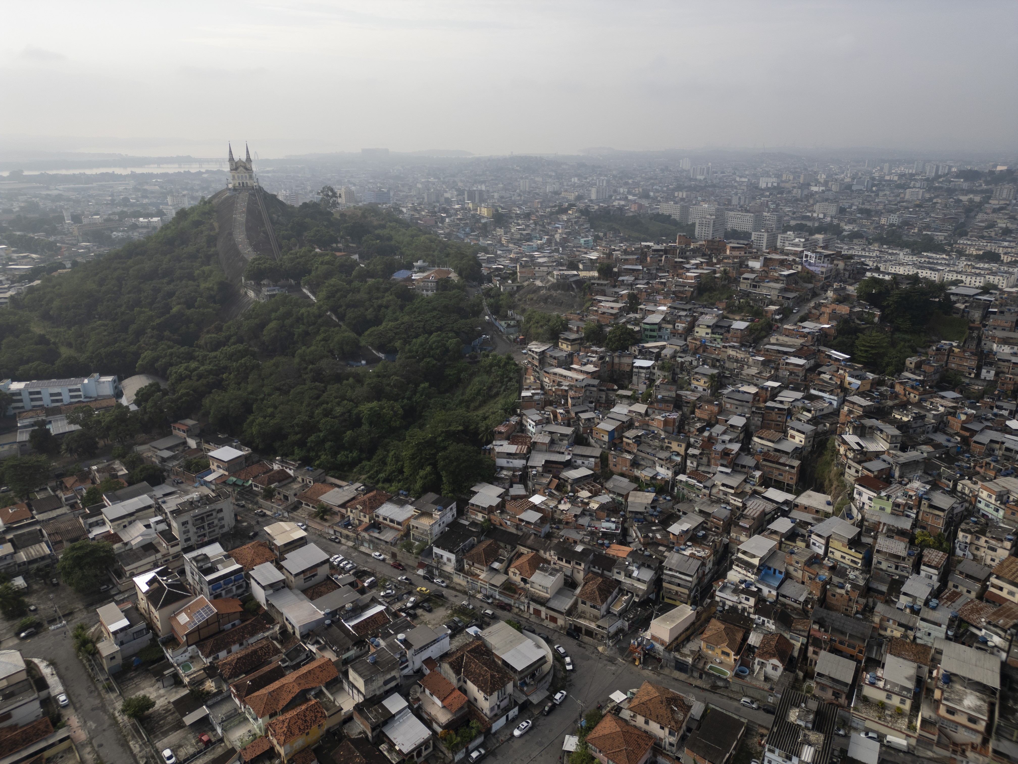 Vida breve nas mãos do crime: por um ano, O GLOBO acompanhou dez adolescentes do tráfico; seis já morreram