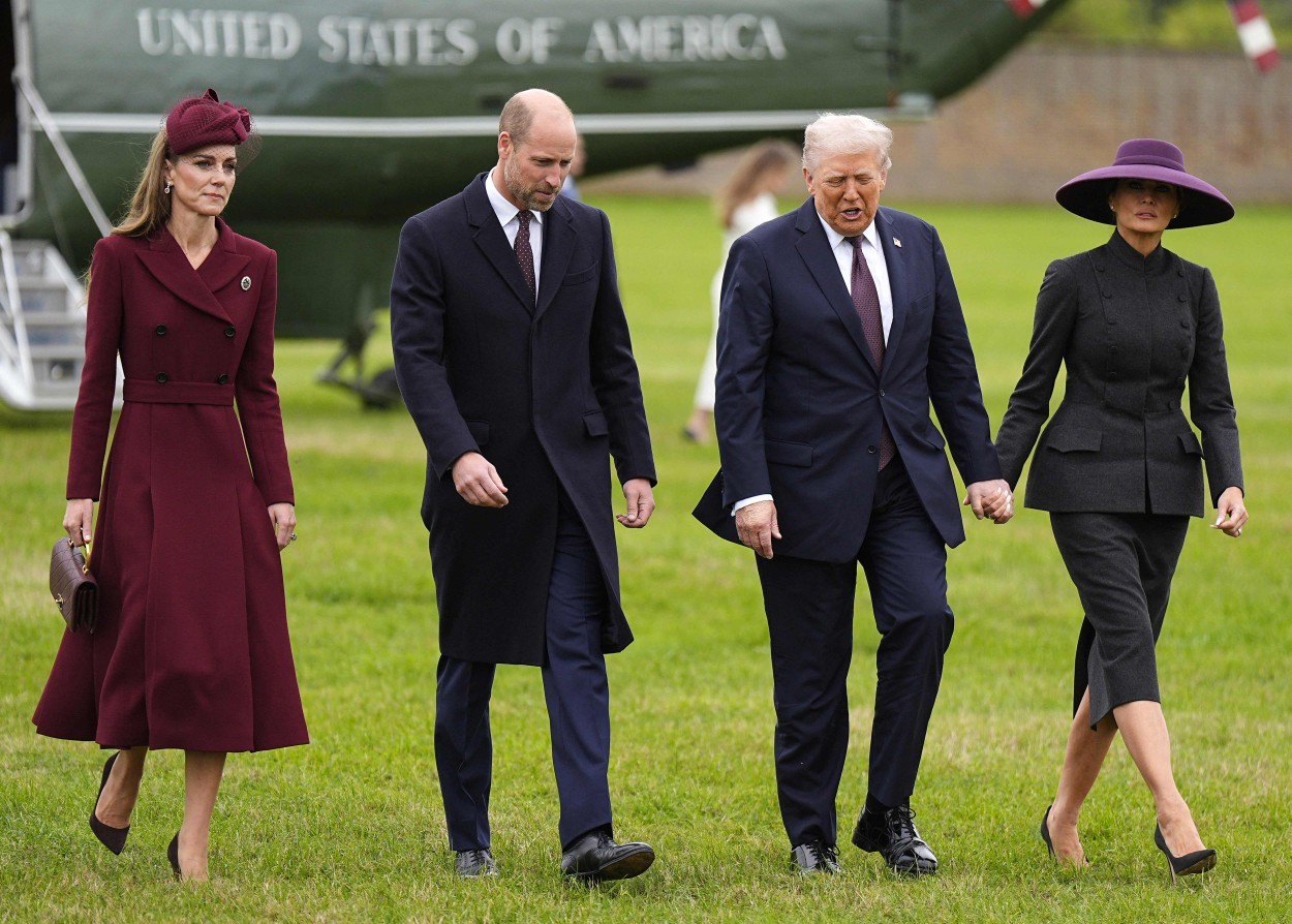 US President Donald Trump and First Lady Melania Trump arrive in the UK for an unprecedented state visit — Photo: AARON CHOWN