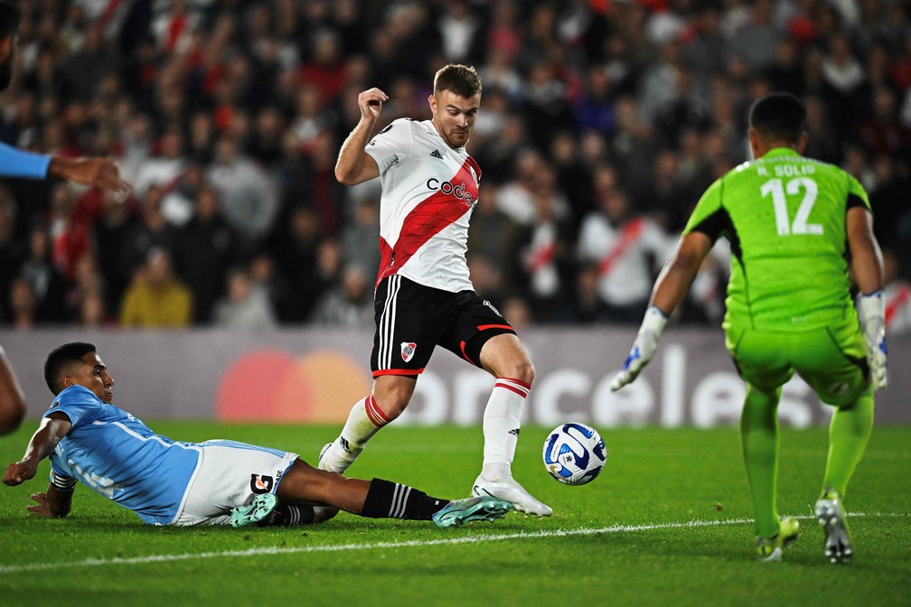 Lucas Beltrán pelo River Plate — Foto: Luis ROBAYO / AFP