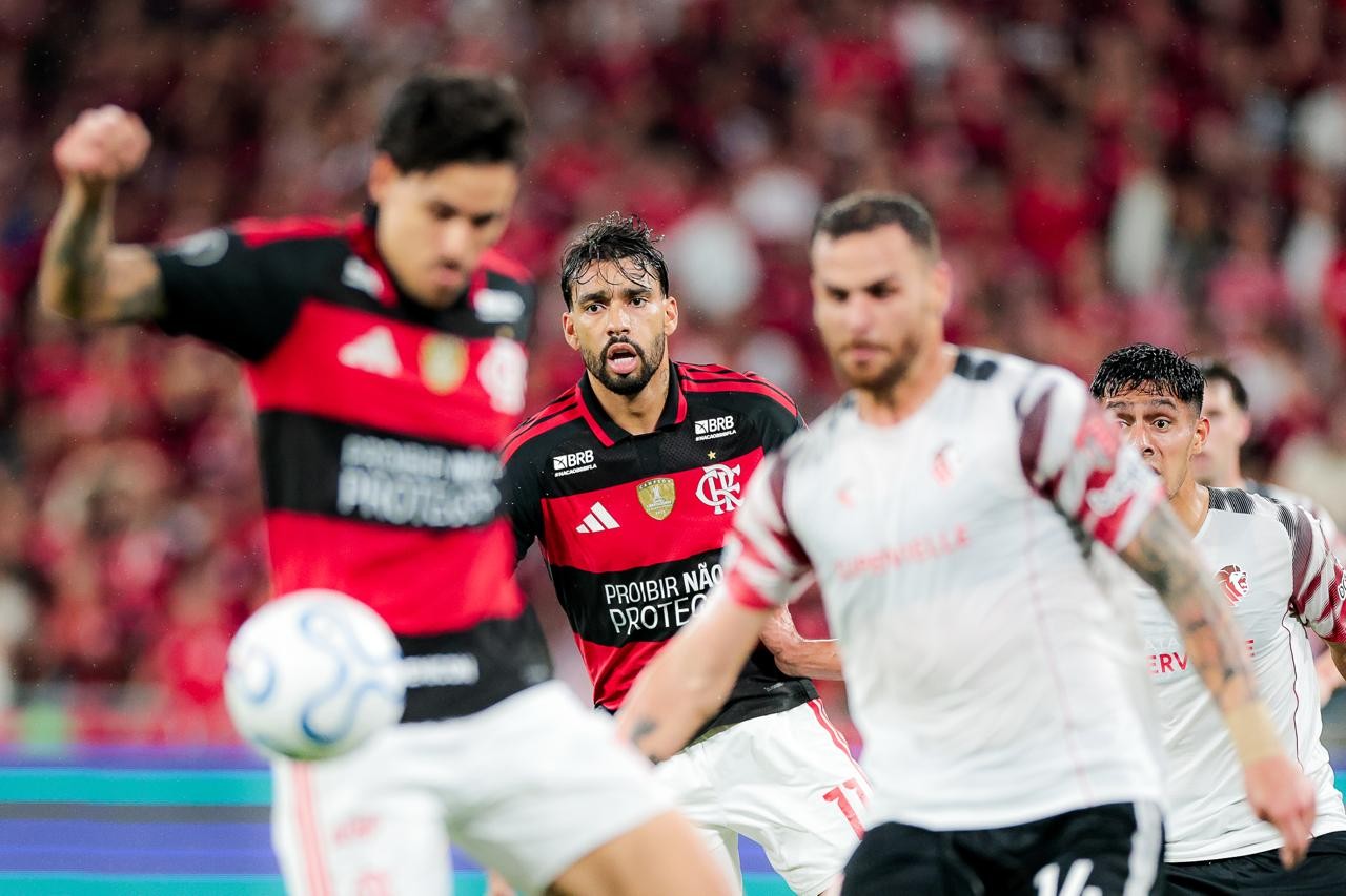 Jorginho, Paquetá e Bruno Henrique perdem pênaltis e Flamengo é eliminado da Libertadores para o Estudiantes