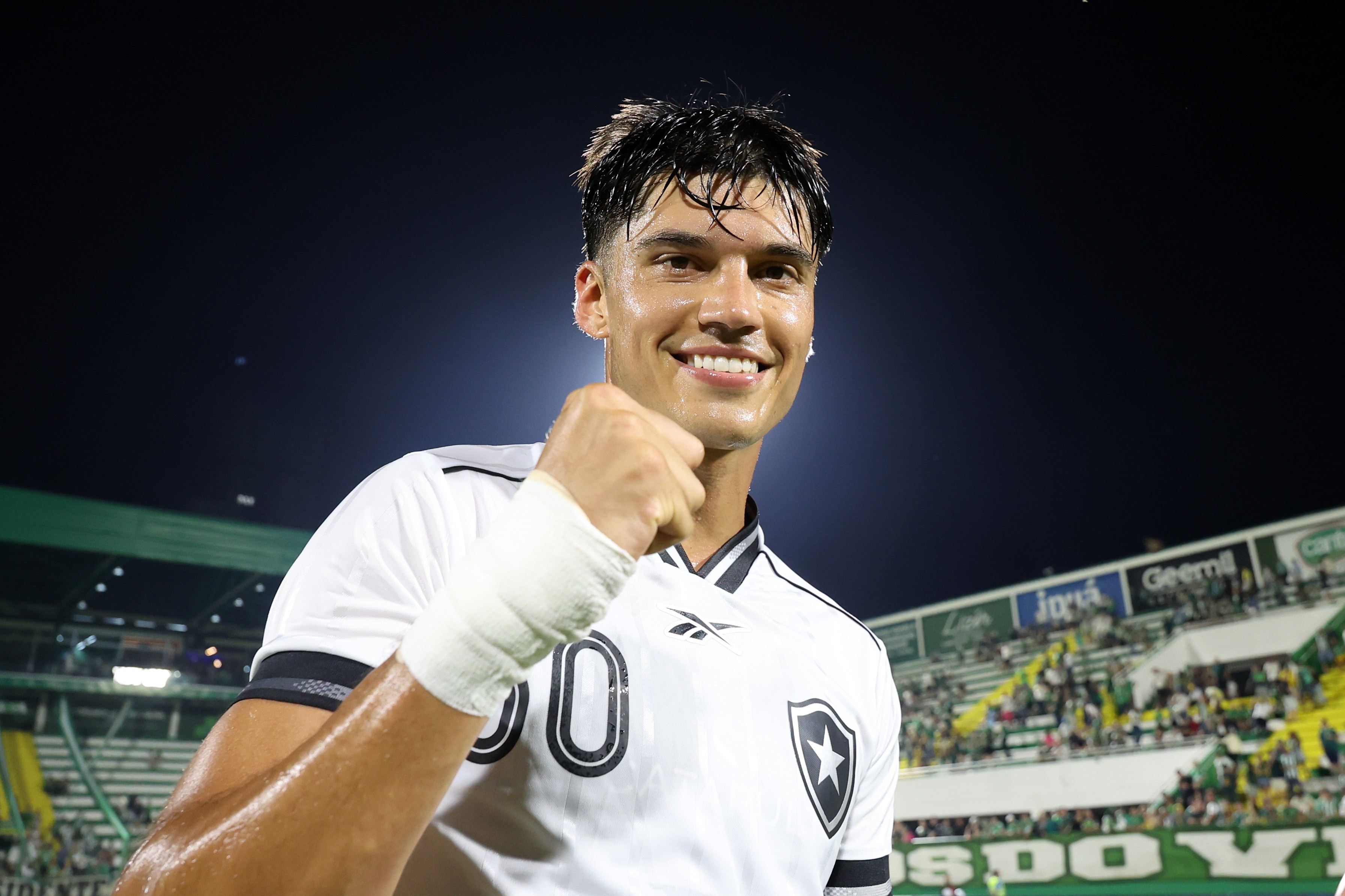 Prestes a completar um ano no Botafogo, Tucu Correa não empolga e tem poucos minutos em 2026