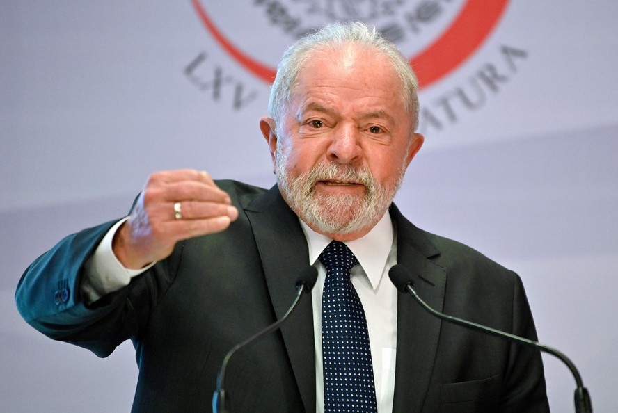 Captivating The Economist Diz Que Lula Não Deveria Disputar Reeleição Em 2026 Landscape Concept