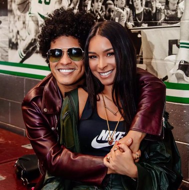Namorada de Bruno Mars, Jessica Caban é inspiração de canções