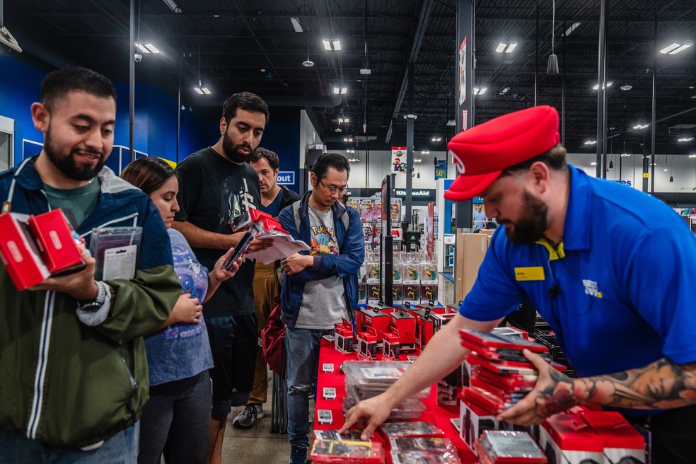 Fila para comprar o Switch 2 em Nova York — Foto: Ariana Drehsler/Bloomberg