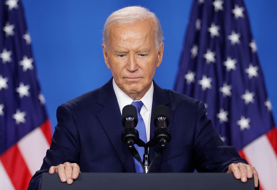 Ainda sob pressão para desistir, Biden afirma que retomará compromissos de  campanha na próxima semana