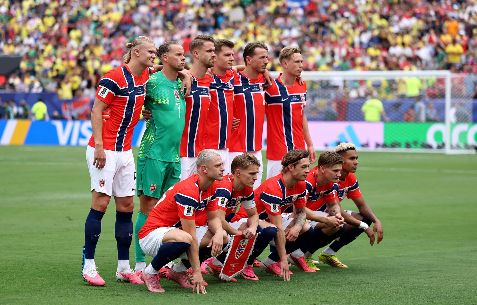 Seleção norueguesa para a partida contra o Brasil — Foto: Getty Images via AFP