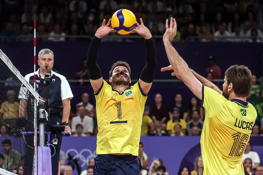Olimpíadas: Bruninho e Lucão indicam aposentadoria da seleção brasileira de  vôlei após eliminação em Paris