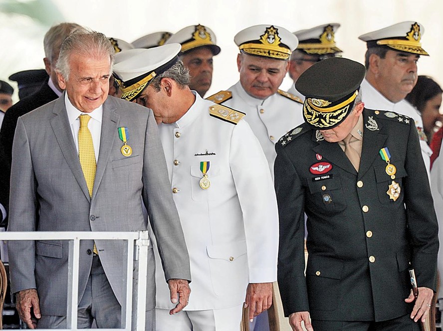 Ministro da Defesa, José Múcio acertou com comandantes que não haverá manifestação oficial no 31 de março