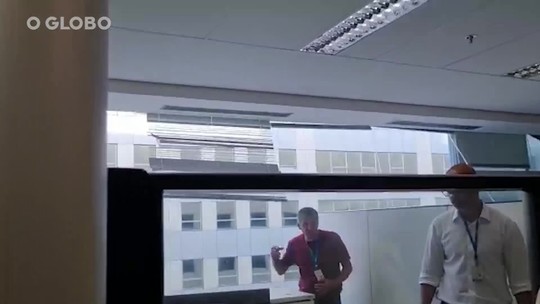Janelas despencam do sexto andar do prédio da Cedae após vendaval no Rio