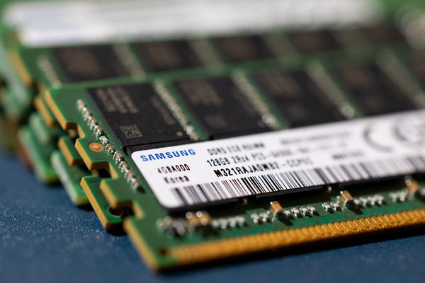 Samsung vai fabricar chips de IA para a Tesla, de Elon Musk