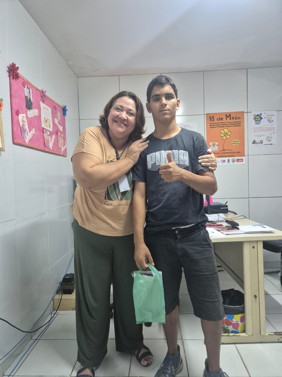 Gerson de Melo Machado com a conselheira tutelar Verônica Oliveira — Foto: Reprodução