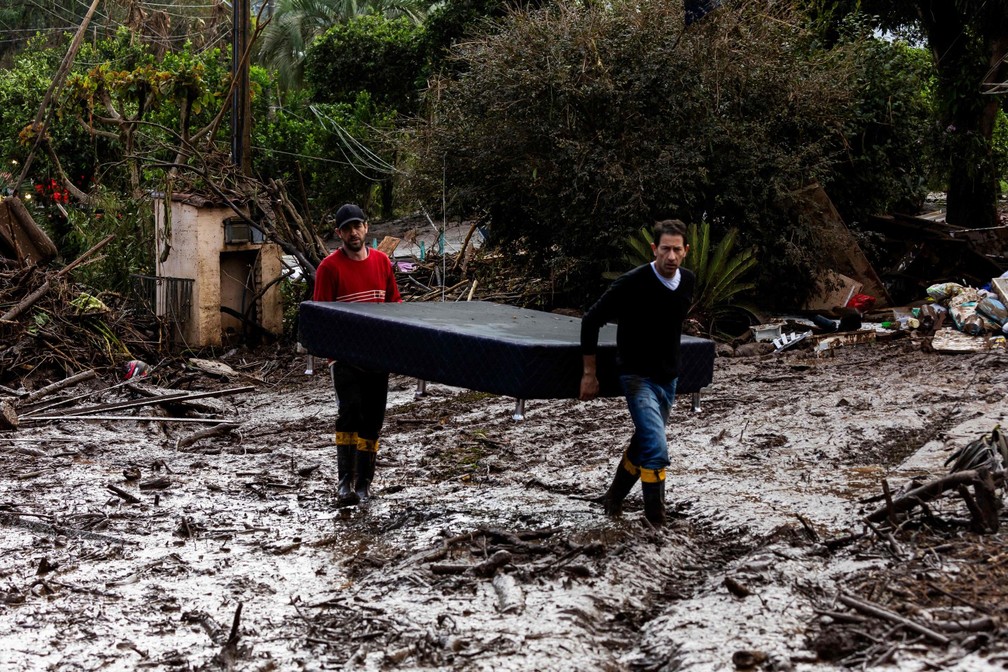 Muçum é um município banhado pelo Rio Taquari. De acordo com a prefeitura, o curso d'água subiu 20,70 metros com a passagem do ciclone extratropical e os temporais — Foto: AFP