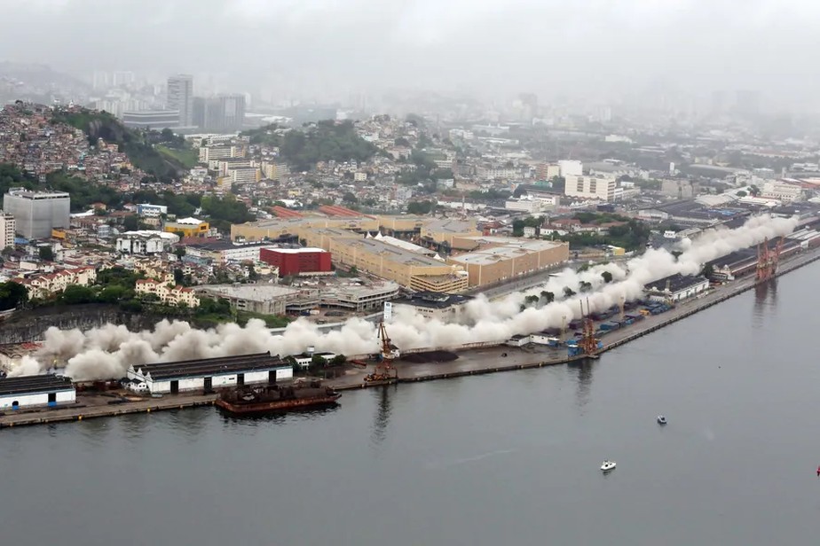 Implosão do primeiro trecho do Elevado da Perimetral