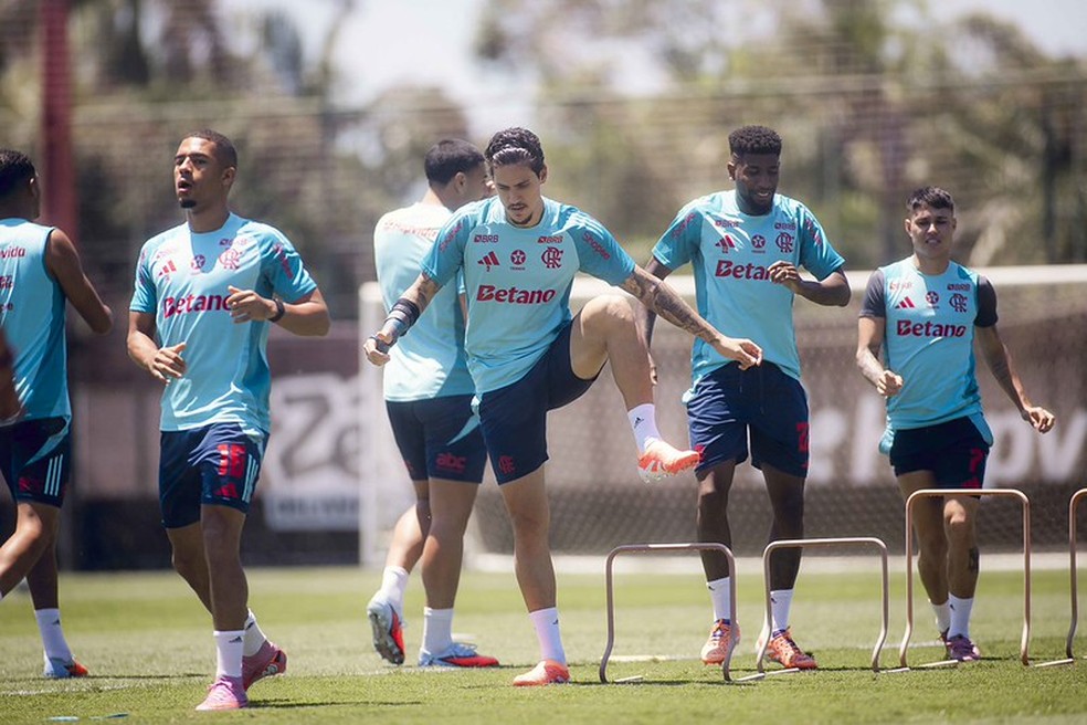 Pedro em treino do Flamengo junto ao elenco — Foto: Divulgação