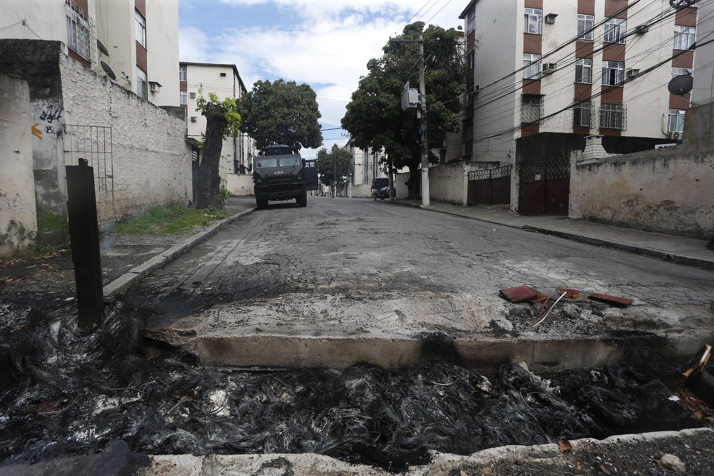Estado e União firmam acordos para retomada de territórios no Rio e proteção de vias expressas - QTU Questões do Universo