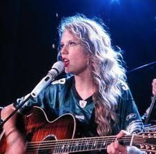 Taylor Swift: saiba quem foi o músico que a abandonou por telefone, o relacionamento mais tóxico e o ator que não suportava sua fama