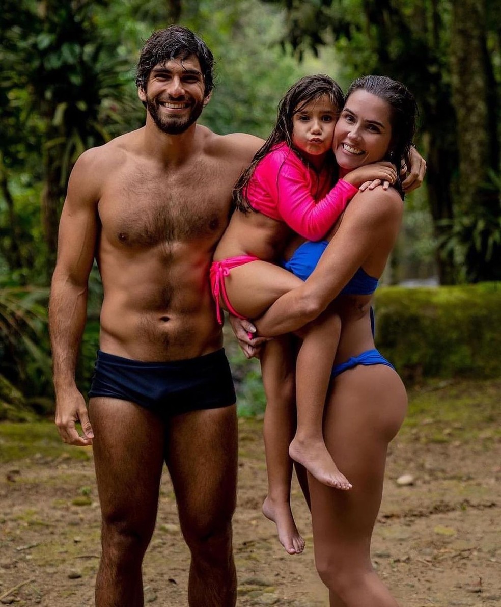 Deborah Secco e Hugo Moura são pais de Maria Flor — Foto: Reprodução Instagram