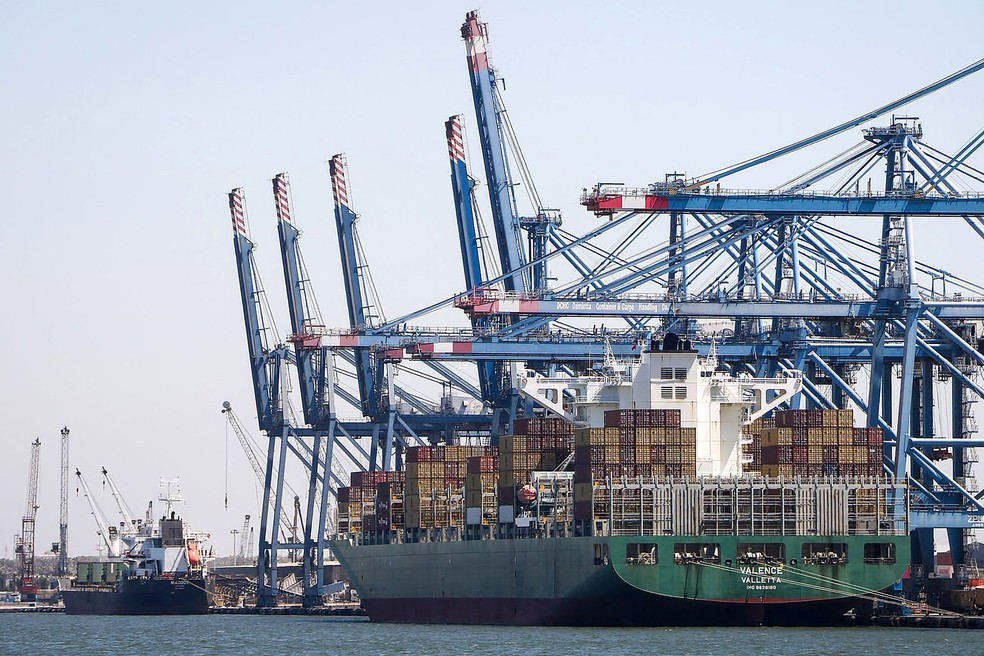 Porto de Damietta, no Egito — Foto: Autoridade Portuária de Damietta/AFP