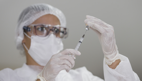 Proteção de vacina é de 99,1% seis meses após aplicação, diz Butantan