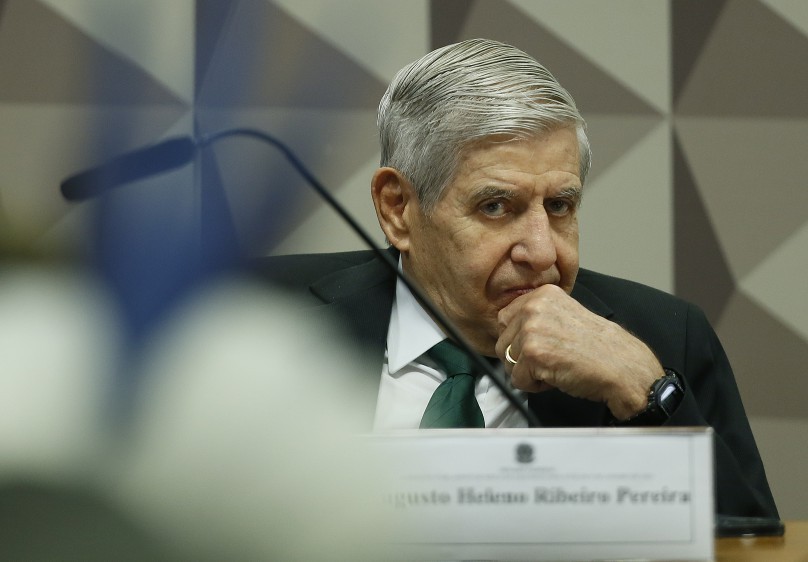O ex-ministro Augusto Heleno, é alvo de busca e apreensão e medidas cautelares — Foto: Cristiano Mariz/Agência O Globo/26-09-2023