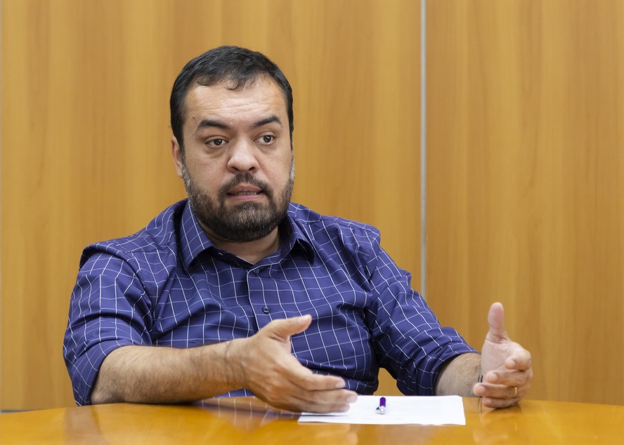 Fila de jatinhos faz governador Cl udio Castro desistir de festa