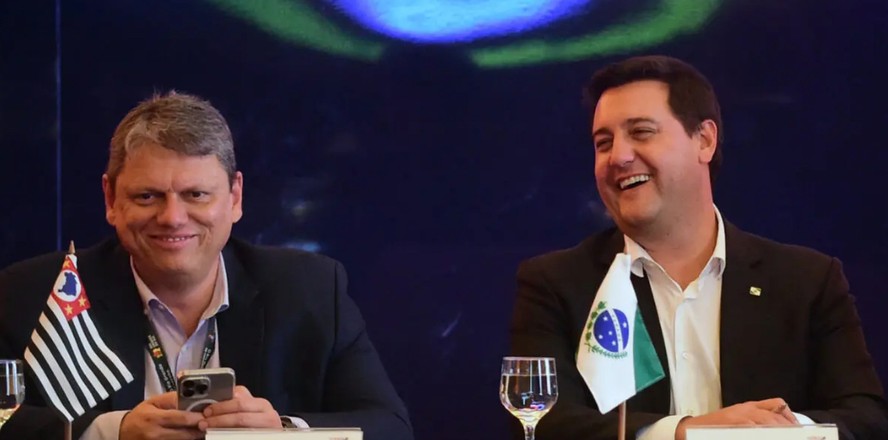 Os governadores Tarcísio de Freitas (São Paulo) e Ratinho Júnior (Paraná)