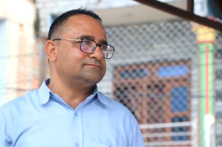 Diretor evacua 900 alunos momentos antes de enchente devastar escola no Nepal