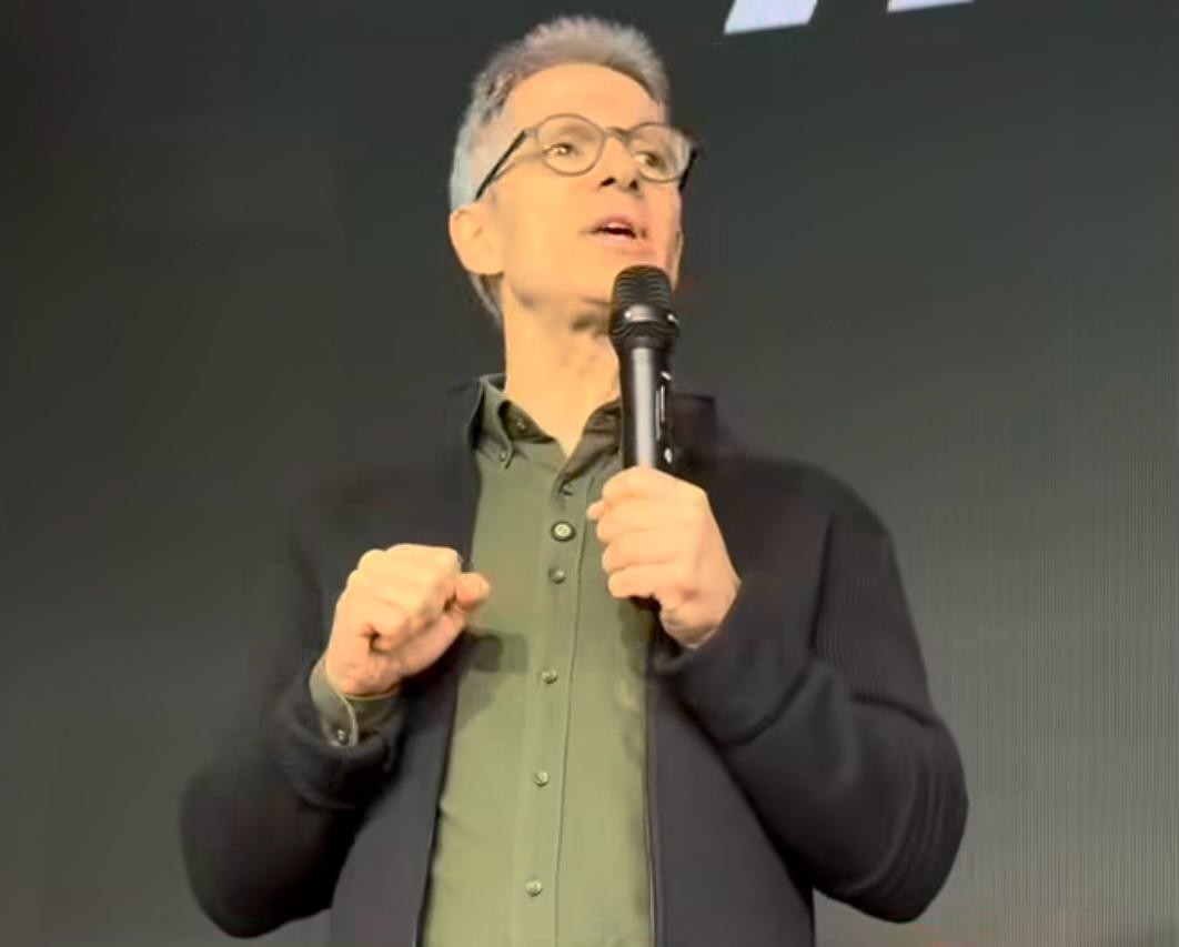 Zema critica encontro de Flávio Bolsonaro com banqueiro investigado: 'Ninguém do Novo foi avisado'