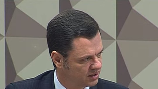 Anderson Torres fala à CPI na presença de Flávio Bolsonaro   