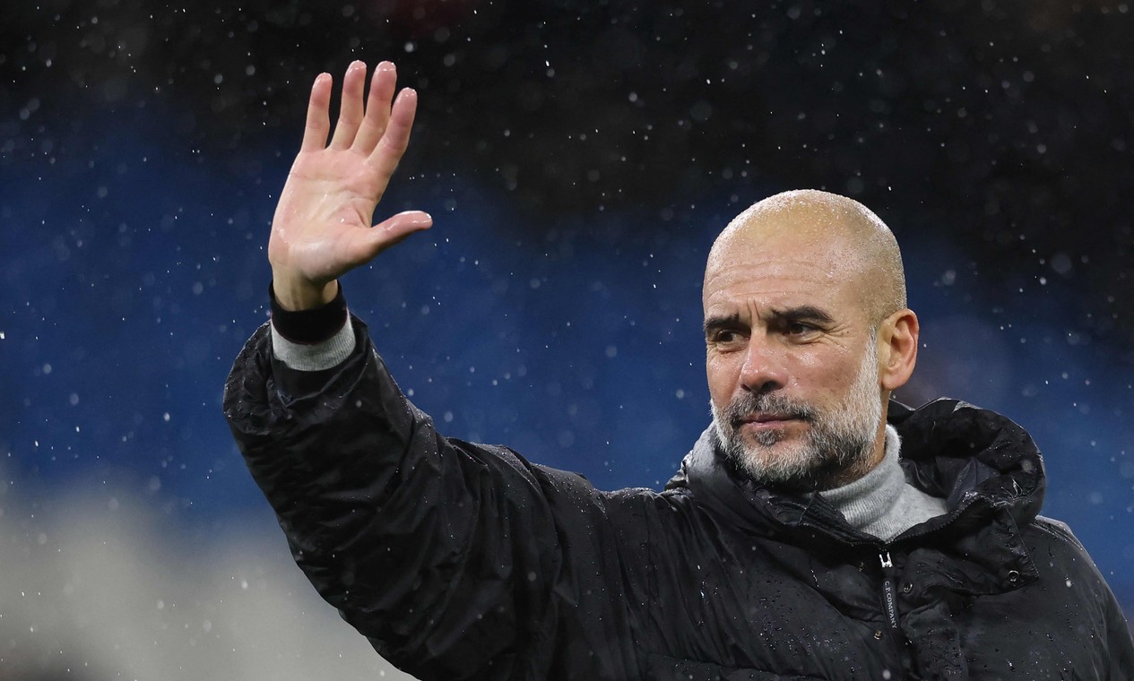 Guardiola prometeu pesar todos os jogadores do City e Haaland mostrou seu número da balança pós-Natal