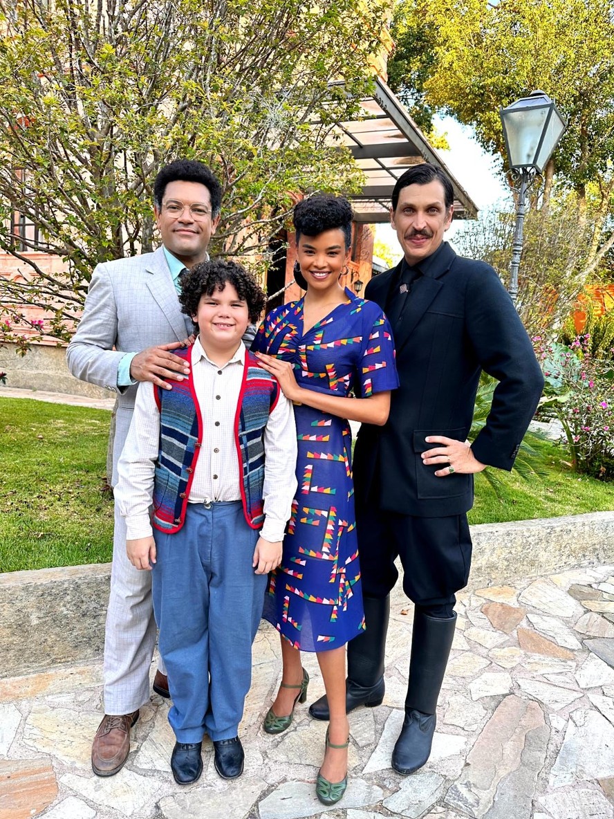 Pedro (Rodrigo dos Santos), Tobias (Davi Queiroz) e Lívia (Lucy Ramos)