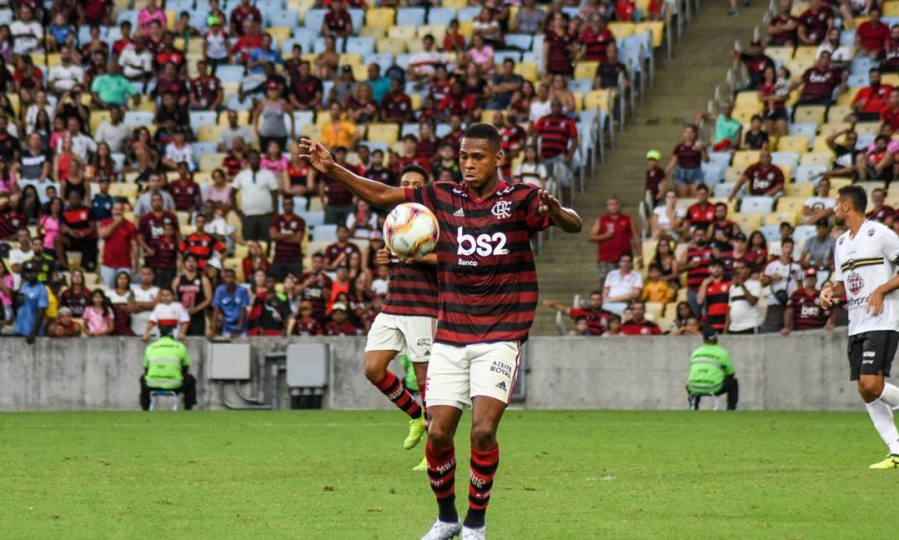 Revelado no Flamengo, o atacante Lucas Silva defendeu o clube até 2020, quando foi contratado pelo Paços de Ferreira, de Portugal — Foto: ALEXANDRE NETO/PHOTOPRESS/Agência O Globo