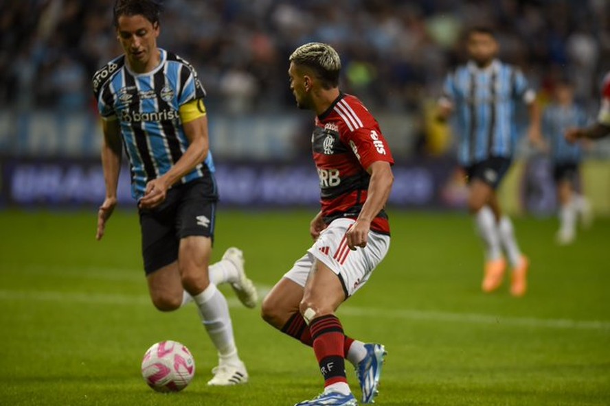 Flamengo de Arrascaeta perdeu para o Grêmio por 3 a 2 de virada