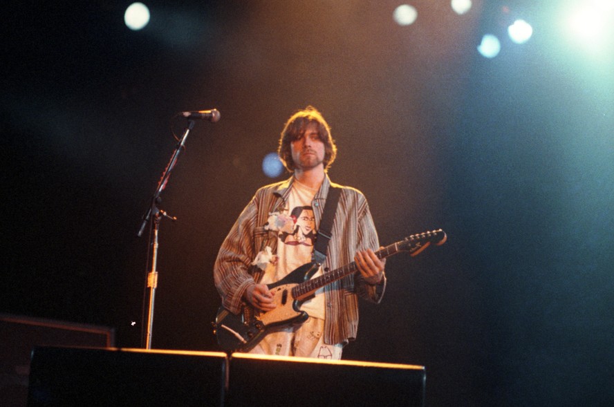 Cobain com sua Fender Mustang no show do Hollywood Rock, no Brasil, em 1993.
