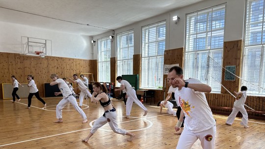 Capoeira vira terapia antiestresse para ucranianos em meio à guerra