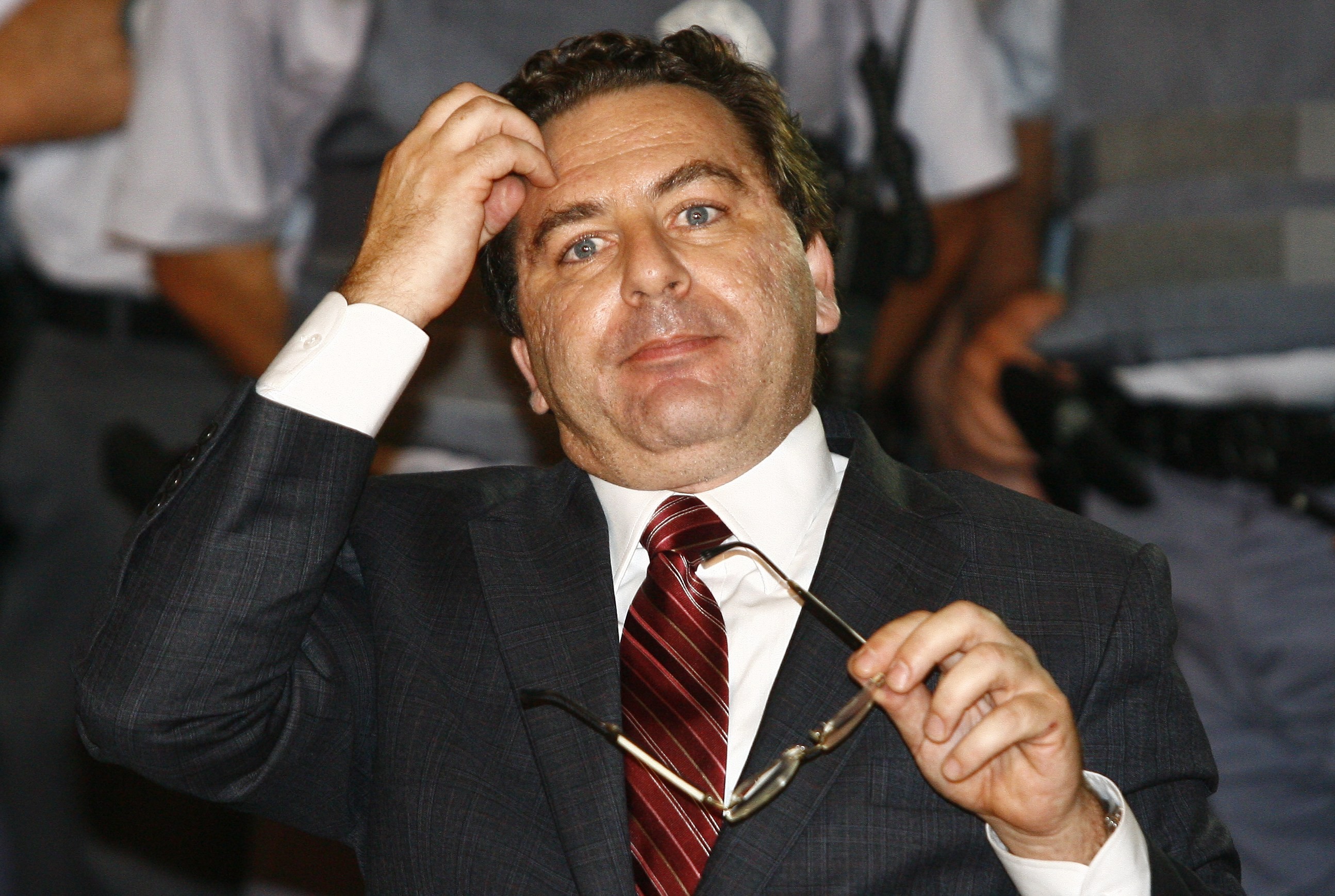 Principal advogado de Vorcaro, Roberto Podval confirma saída da defesa do banqueiro