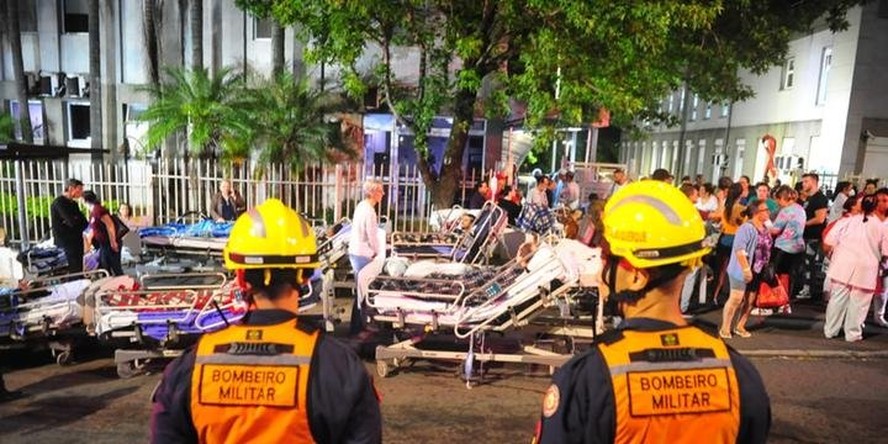 Bombeiros controlam incêndio em hospital de Porto Alegre; mais de 50  pacientes são transferidos