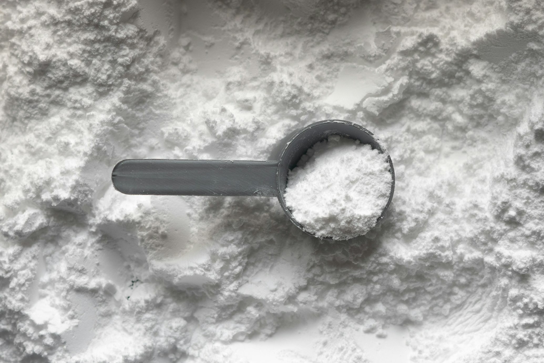 Creatina deve ser tomada com água fria, quente ou morna? A ciência revela a melhor maneira de obter o máximo benefício deste suplemento