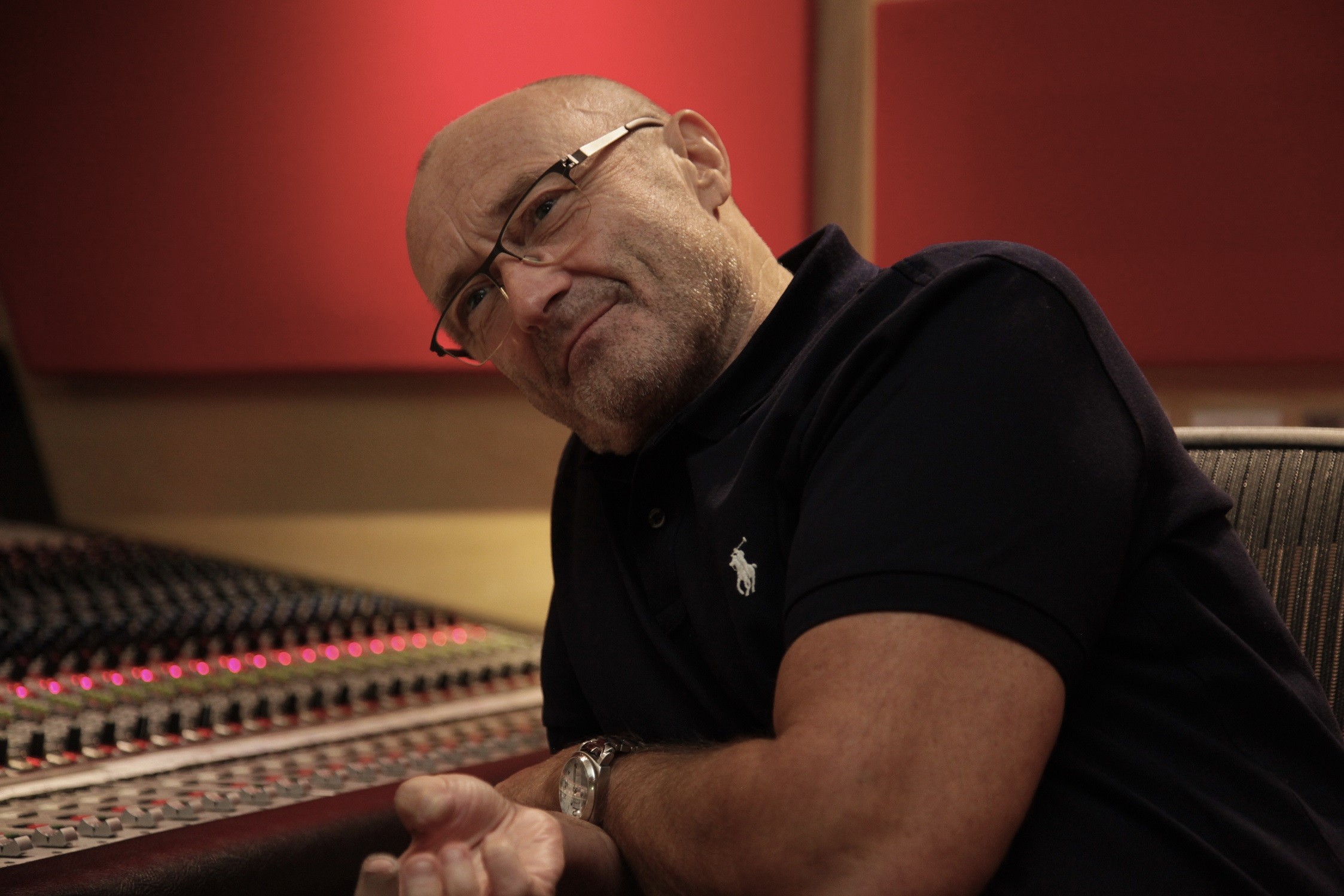 Phil Collins revela arrependimento sobre casamentos em entrevista emocionante