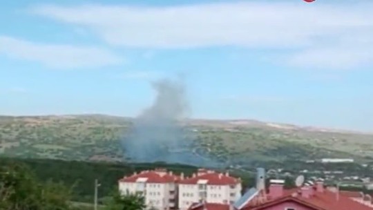 Explosão em fábrica de foguetes na Turquia deixa ao menos cinco mortos, na Turquia; vídeo