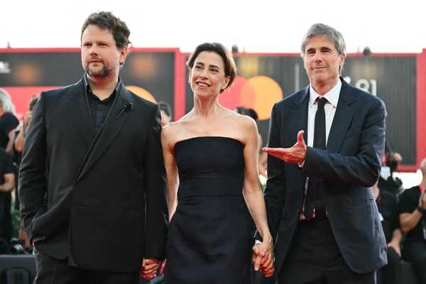 Walter Salles celebrates Fernanda Torres' Golden Globe nomination: 'It's an  award for Brazilian cinema as a whole'