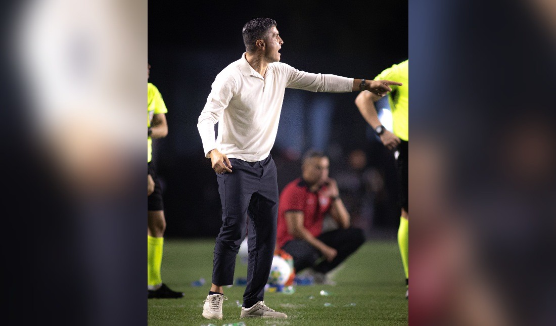 Pedro Emanuel, do Vasco, fala sobre estratégia contra o Vitória após expulsão: 