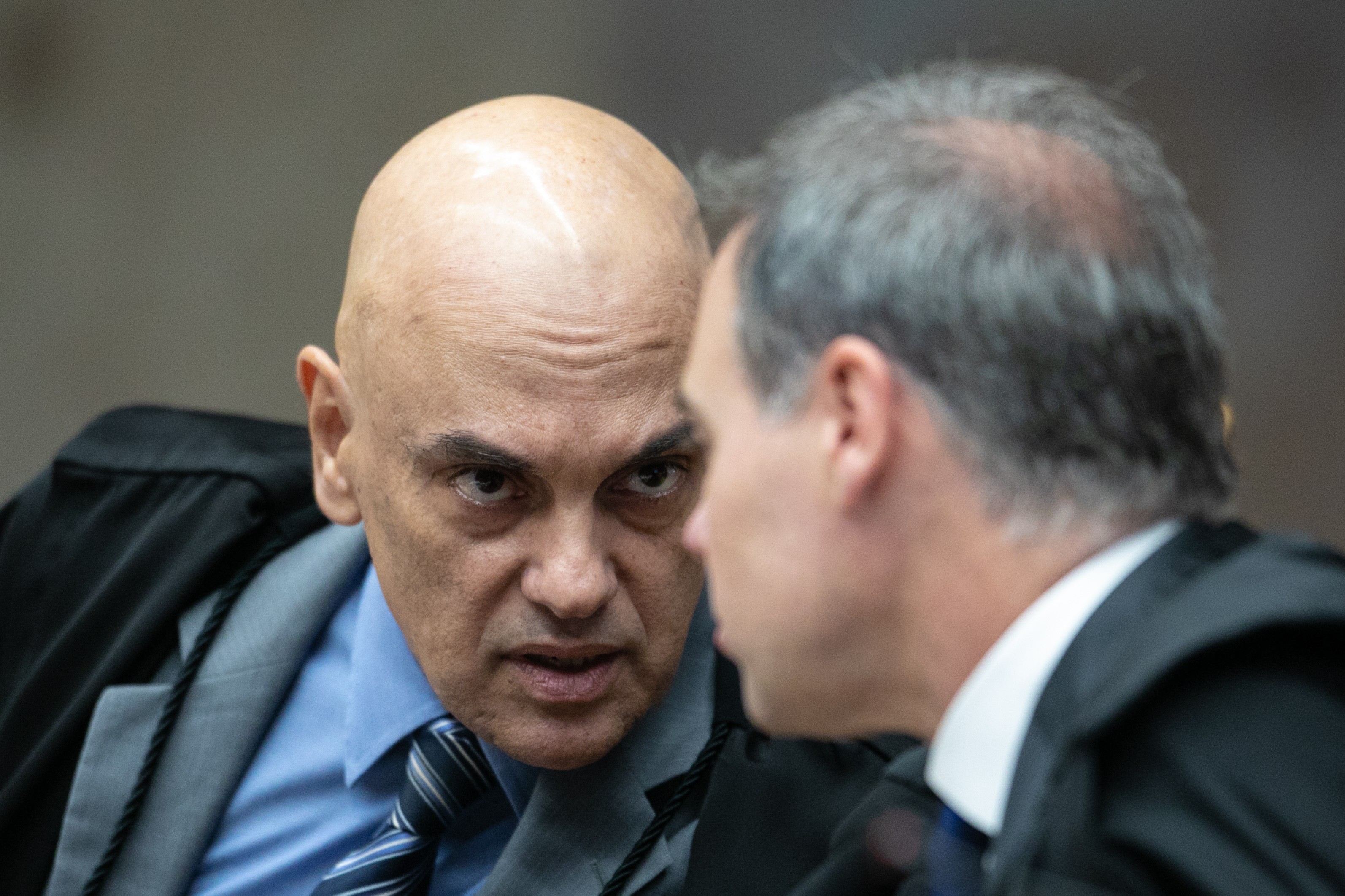 STF tem primeira sessão após relatório da PF feito por ordem de Mendonça citar mensagens de Vorcaro a Moraes e ampliar tensão - QTU Questões do Universo
